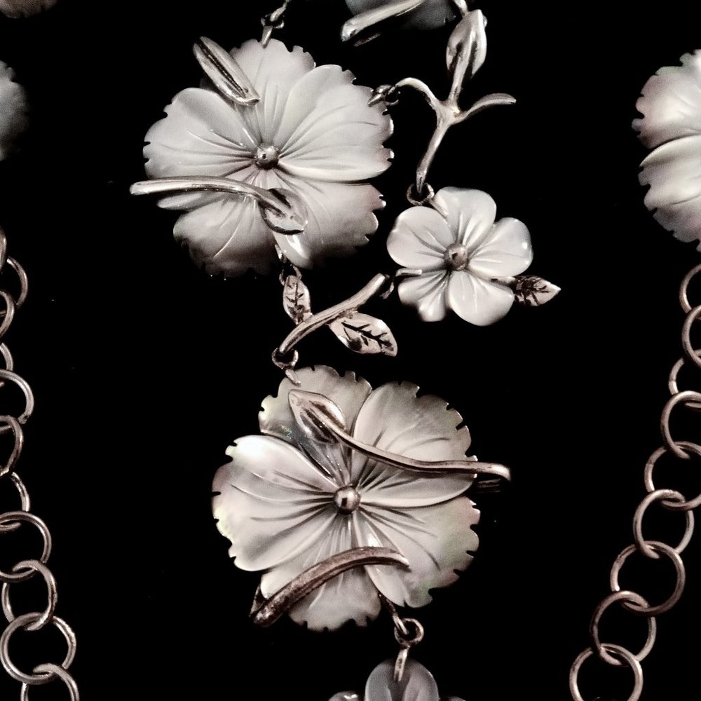 ๐FREE GIFT INCLUDED ๐ NEW Mother of Pearl Necklace Flowers - Picture 7 of 10